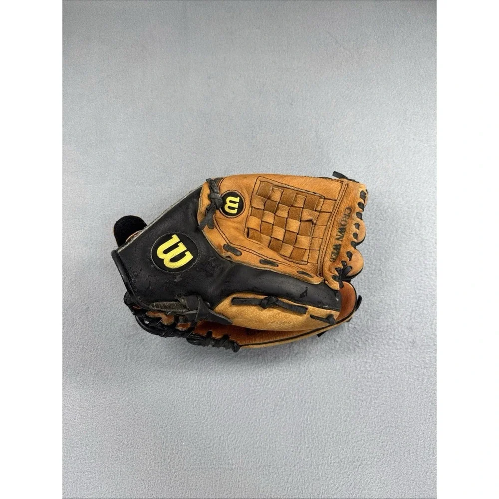 Wilson Baseball Glove A2452 11.5 Inch Genuine Leather Fits Right Hand LHT